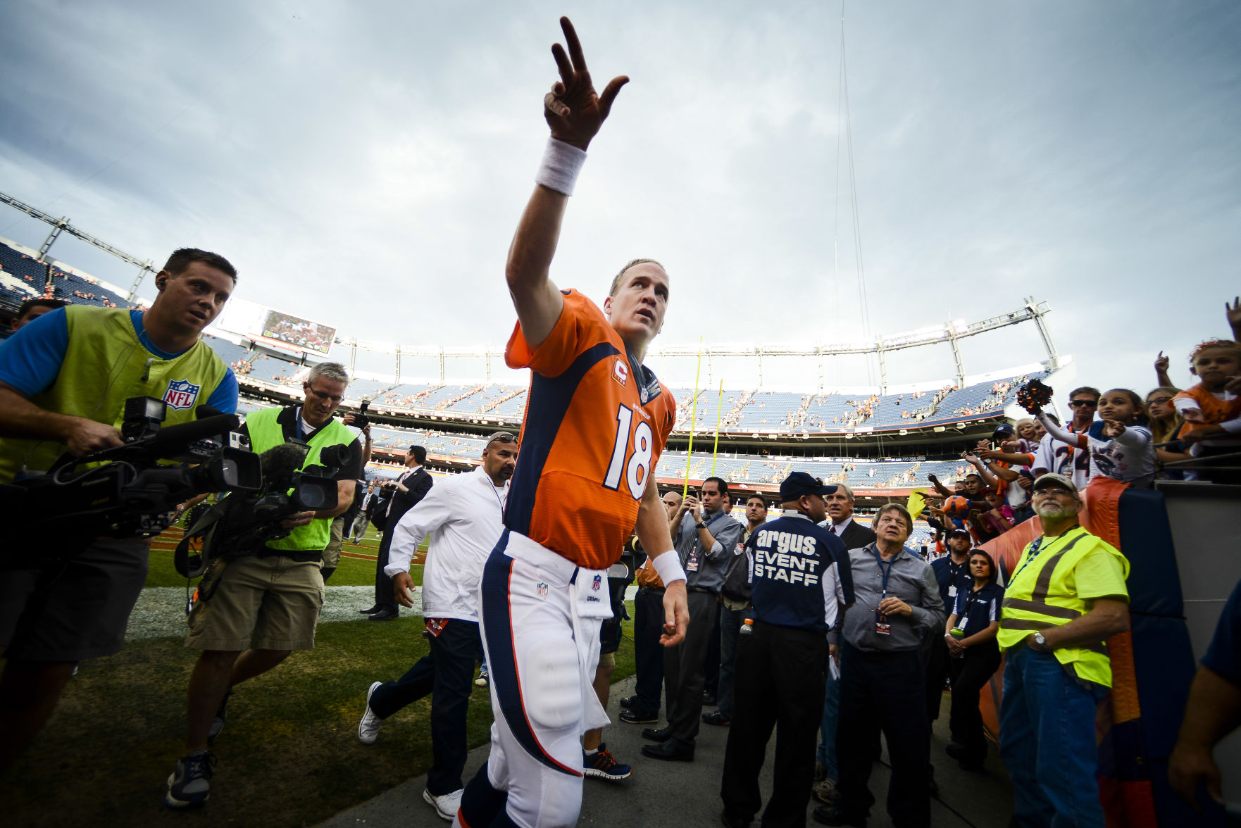 BRONCOS EAGLES FBC